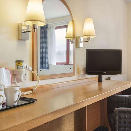 Days Inn Magor Eksteriør billede