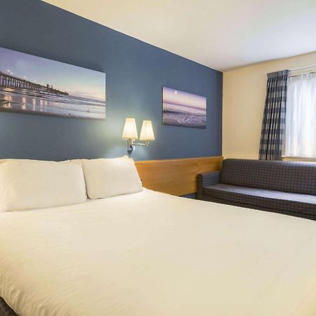 Days Inn Magor Eksteriør billede