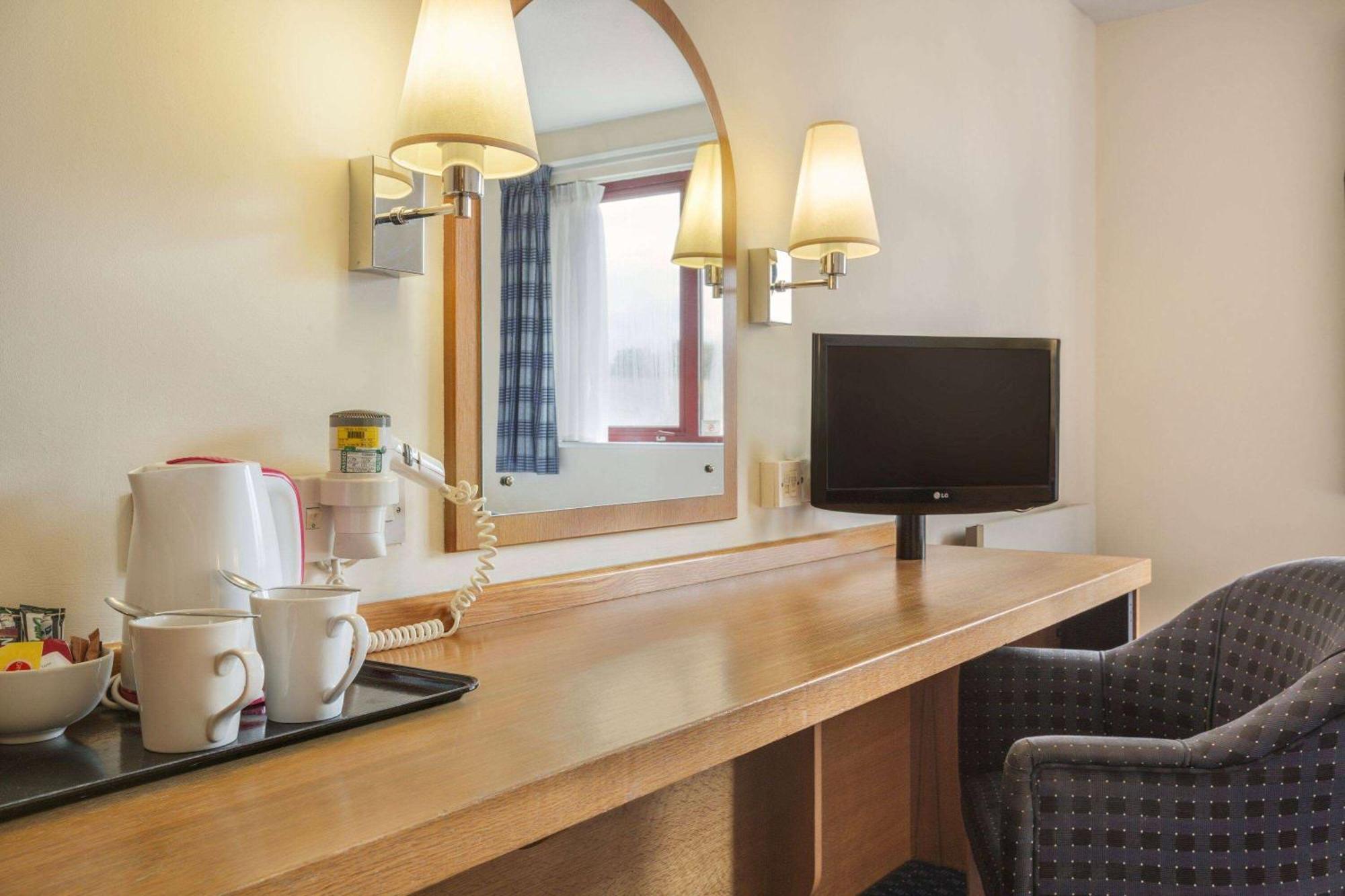 Days Inn Magor Eksteriør billede